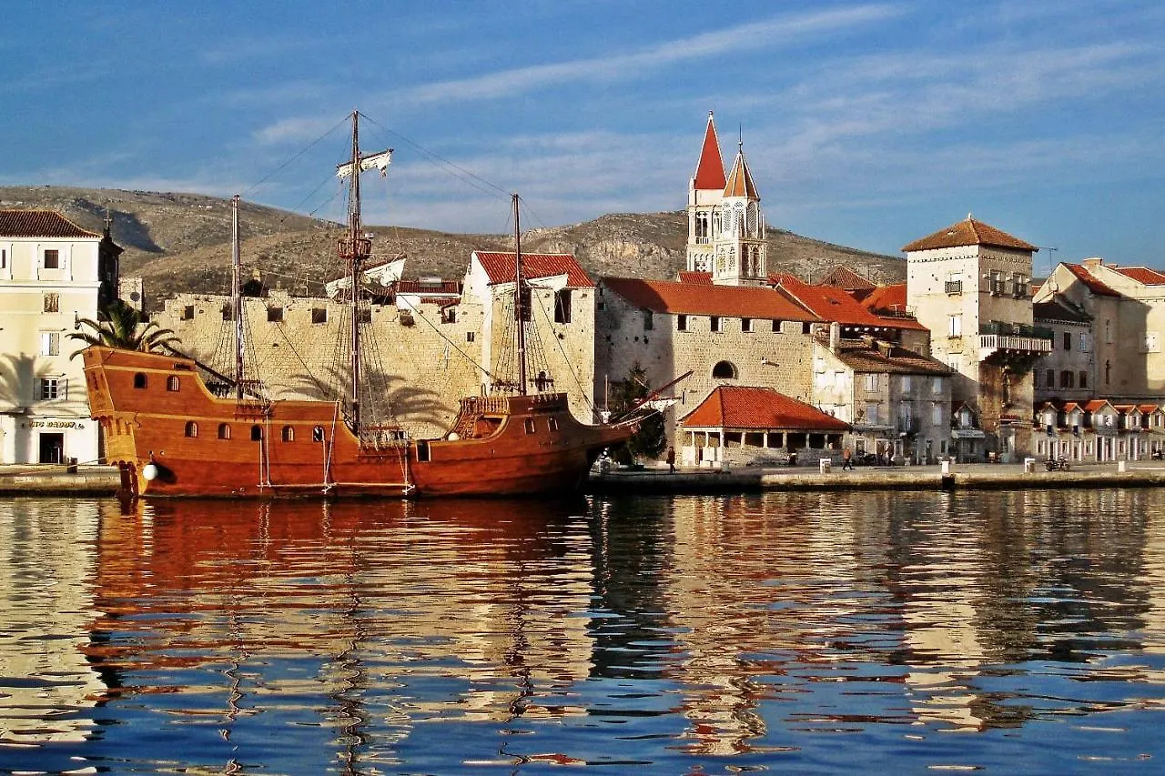 Apartment Damare Trogir